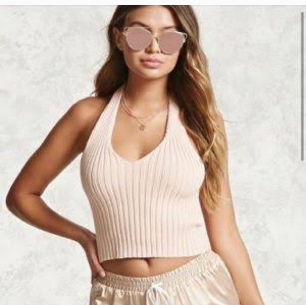 Forever 21 ladies pink crop top v.g.u.c